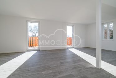 Triplex avec grand jardin de 790 m2 ! Lot 1