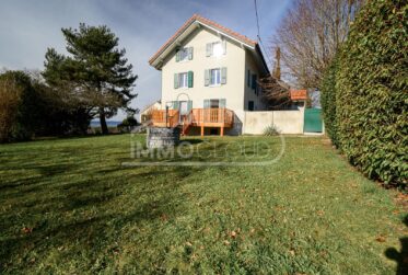 Triplex avec grand jardin de 790 m2 ! Lot 1