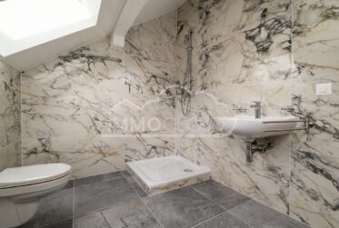 Triplex avec grand jardin de 790 m2 ! Lot 1
