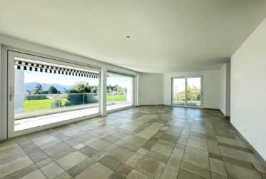 4.5 pièces à St-Sulpice avec grande terrasse et vue sur le lac !
