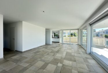 4.5 pièces à St-Sulpice avec grande terrasse et vue sur le lac !