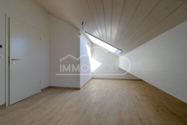 Grand salon-cuisine avec balcon !