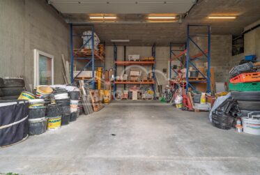 Halle industrielle avec belle hauteur