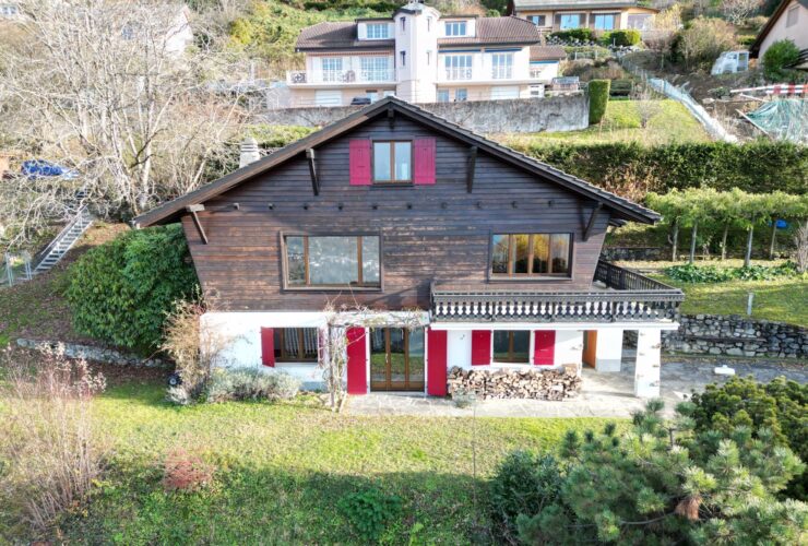 Superbe chalet avec vue panoramique sur le lac et les montagnes !