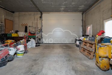 Halle industrielle avec belle hauteur