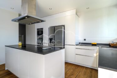 Magnifique duplex avec terrasse et jardin