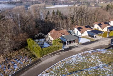 Villa contemporaine avec jardin et vue forêt
