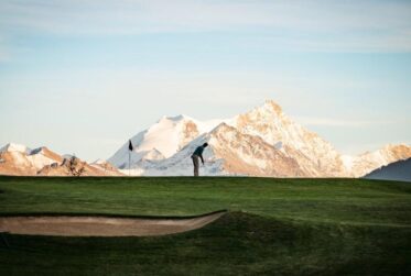 Location à la saison estivale : avril à décembre pour 1'500.-/mois tout compris