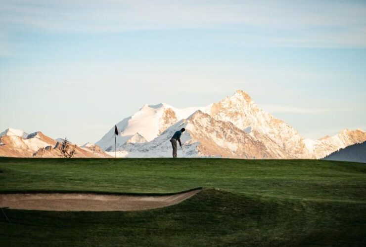 Location à la saison estivale : avril à décembre pour 1'500.-/mois tout compris