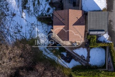 Villa contemporaine avec jardin et vue forêt