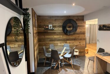 Location à la saison estivale : avril à décembre pour 1'500.-/mois tout compris