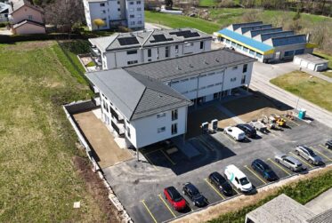 Places de parc extérieures ou extérieures couvertes