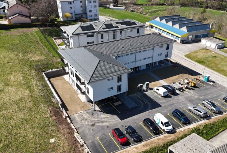 Places de parc extérieures ou extérieures couvertes