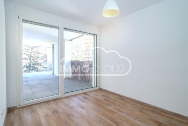 A quelques pas du lac et proche du centre !