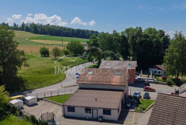 Immeuble de rendement rénové avec réserve de développement