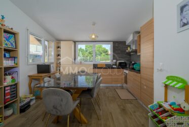 Immeuble de rendement rénové avec réserve de développement