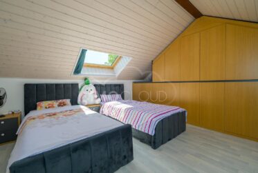 Immeuble de rendement rénové avec réserve de développement