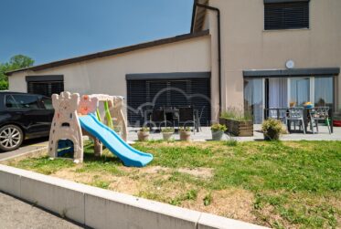 Immeuble de rendement rénové avec réserve de développement