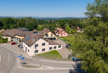 Immeuble de rendement rénové avec réserve de développement