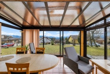 Une propriété au calme avec vue sur les Alpes